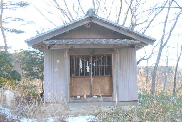 下川内手古岡の小峯神社